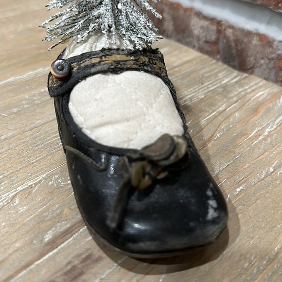 Vintage Leather Shoe with Snowy Christmas Tree - Picture 2 of 8